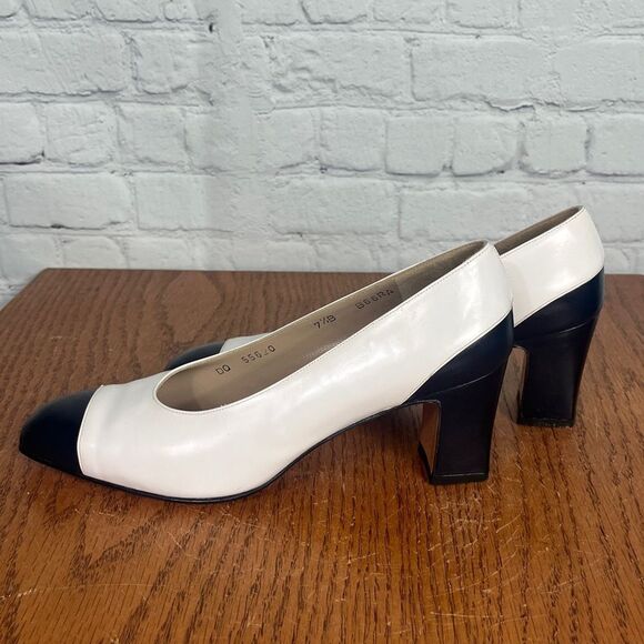 SALVATORE FERRAGAMO VTG Navy and White Block Heel Pumps size 7.5 B - Picture 2 of 9